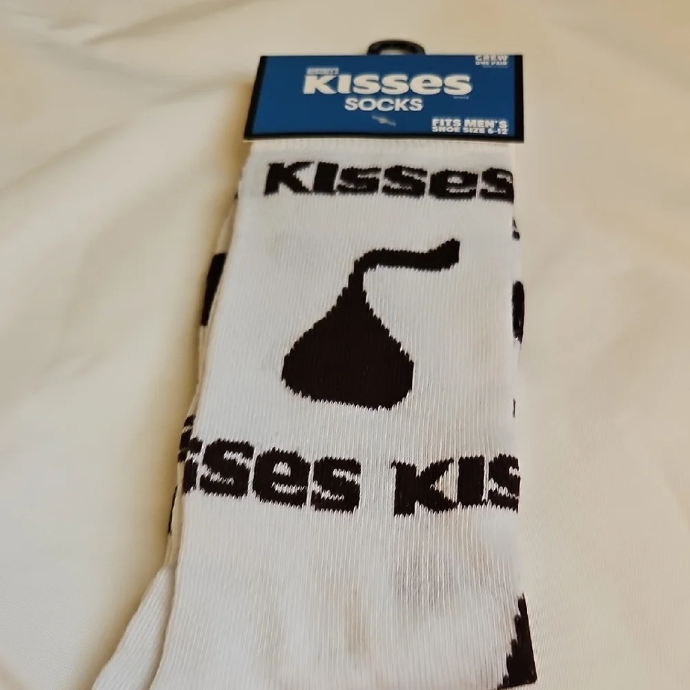 HERSHEYS KISSES Mens Graphic Crew Socks 6-12